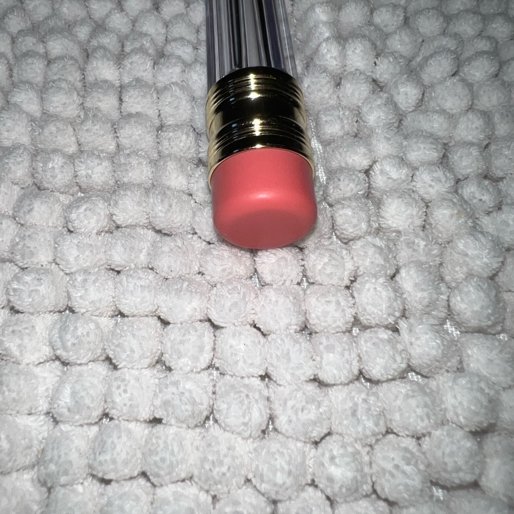 Refillable lip gloss holder! SO CUTE! - Picture 4 of 6